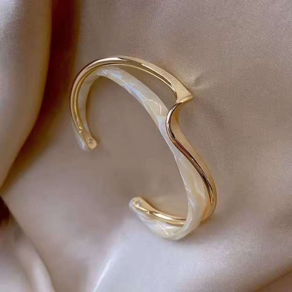 Metal and Shellfish C-Shaped Metal Bangle