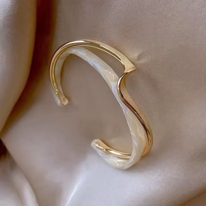Metal and Shellfish C-Shaped Metal Bangle