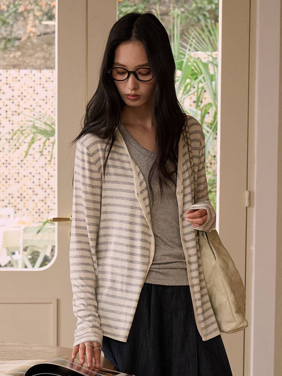 Lightweight Buttoned Long-Sleeved Top