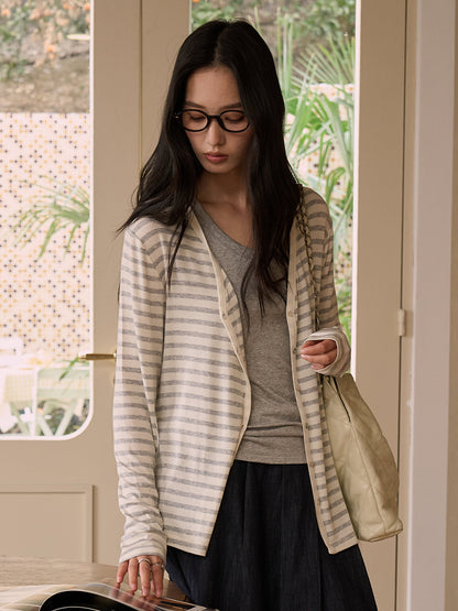 Lightweight Buttoned Long-Sleeved Top